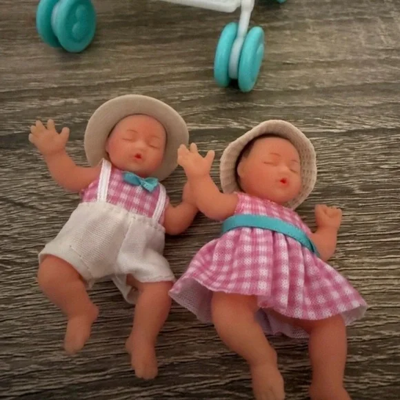 My Mini Baby Series 2 Boy/Girl TEAL TWINS
(Super Rare) - Picture 4 of 4